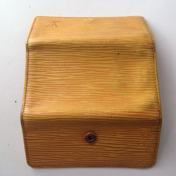 Louis Vuitton, Yellow Epi Leather 4-Hooks Key Case - Picture 7 of 7